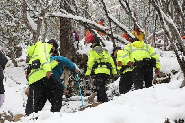 警眼看一线｜丹东派出所，党岭迷途的“引路人”