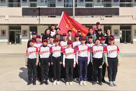 山东首支盲人棒球队在烟成立，烟台鹿扬体育用品有限公司提供服装赞助图片