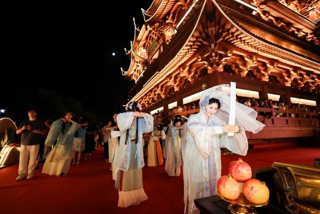 年年爆火！即将回归！西湖边这一幕又将刷屏