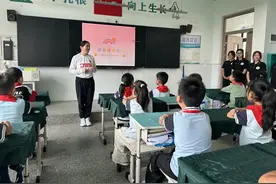 “少儿八段锦”欢乐进课堂！长青路小学开展“家长讲堂”活动图片