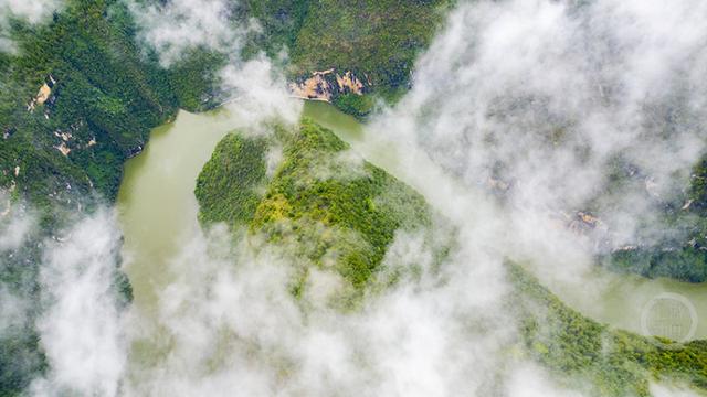 空山新雨后 云雨中的秋日长江最仙航线