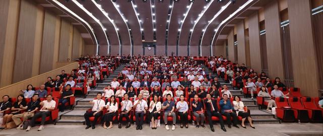 要做生命科学的“数据生产力平台”，上海这一“国之重器”交出十年成绩单