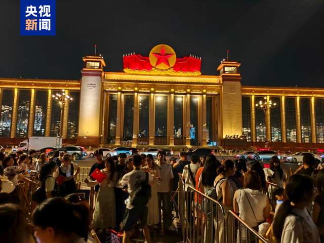 景区拍照，限时30秒！网友：好像做了一套广播体操……