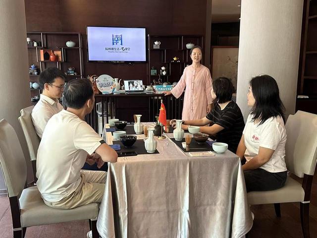 长假第六天杭州接待旅游人次274.77万，“月亮船”再次点亮西湖