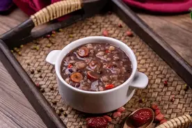 尝一尝这碗监狱民警秘制的“腊八粥”图片