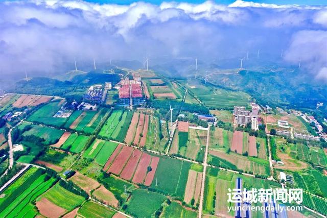 雨洗河东千峰翠　云裁运城万缕纱