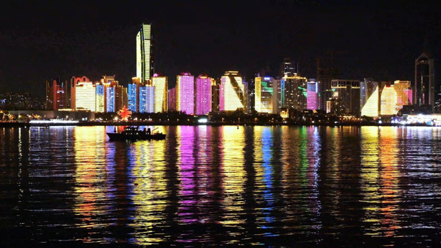 浪漫“升级”！2026第一场夜游就来这儿！把青岛的美“融进”夜色中～