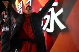 祝贺！汪顺费立纬孙杨潘展乐携手夺金图片