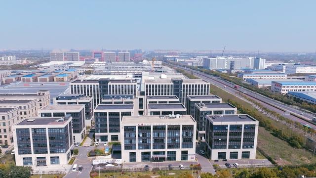 金汇：“四金”平台点燃经济引擎，十年巨变重塑奉贤北门户