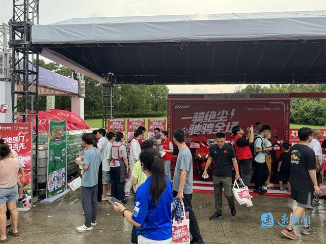 主场内外看“苏超”·优品市集丨京东汽车携电动自行车亮相，燃情助力共赴热爱