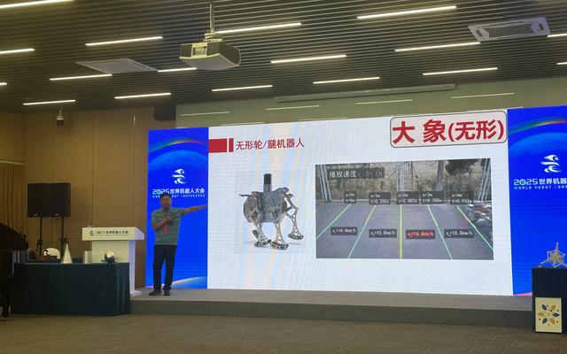 机器人艺术如何与科技融合创新？两校师生展示艺术科技作品