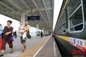 醴茶铁路客运列车加挂车厢图片