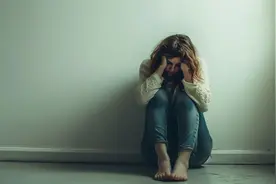 这个下意识的习惯，正在阻止你真正爱自己！很多人不知道，还在一直做！图片