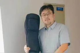 音乐教授携带贝斯坐地铁被拒？广州地铁回应图片