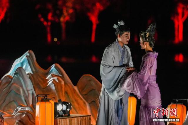 （活力中国调研行）科技赋能水上夜游 湖北孝感重现东方经典爱情传说