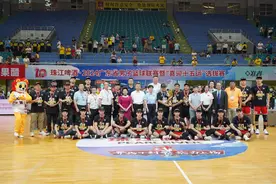 “十”至名归！珠江啤酒·2024广东省男篮联赛落幕，东莞队捧起盘龙奖杯图片