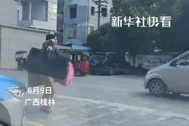 火遍全网的“扁担女孩”，婉拒资助后，找了一份暑假工，时薪12元图片