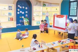 上班前顺手把娃“托”了 家门口就有专业人士帮忙带娃图片