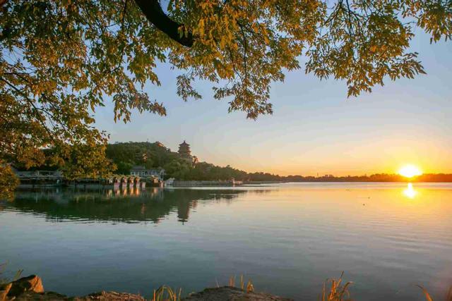 京城拍客今日精选｜深秋绿波暖 枫红衬晴空