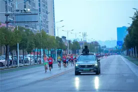 欢聚与激情 青岛啤酒助力2023张家界马拉松图片