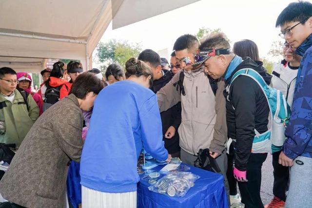 参赛选手激情攀登，工作人员实力 “护驾”——2025年第二十一届中国黄山登山大会侧记