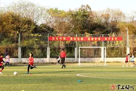 绿茵场逐梦的“铿锵玫瑰”——探访梅县区业余体校女子足球队图片