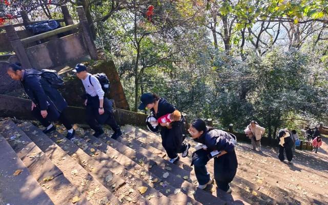 秋假遇上好天气 登高蒙顶赏山色