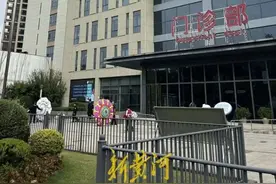 湖北宜昌一新生儿照蓝光时死亡，家属质疑治疗不当，卫健局回应图片