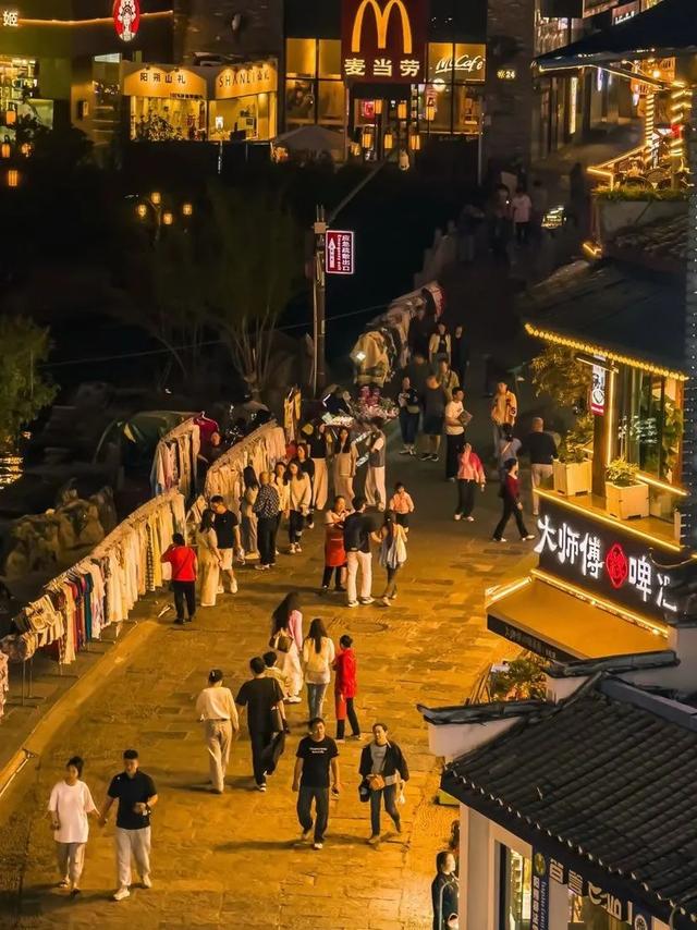 舌尖盛宴！桂林夜市逛吃攻略！这些小吃没吃过等于白来……