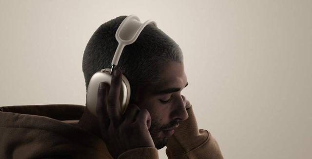新 AirPods Pro 能测心率，苹果还想让耳机成为 AI 入口