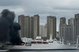 “东方公主”号游轮突发大火，众多影片曾在此拍摄，当地消防通报图片