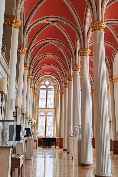 欧洲亚文化之都，“穷而性感”