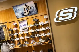 签下赵露思后又签成毅，斯凯奇为吸引年轻人打起“流量牌”图片