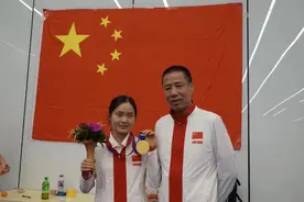 在“黑暗”中“泳”往直前！盲人姑娘李桂芝获江苏首金背后的故事｜聚焦杭州亚残运会图片