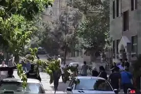 以色列袭击伊朗首都德黑兰市中心一居民楼图片