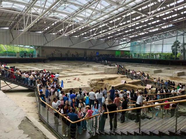 金秋十月去哪儿 万千气象成都行｜大假首日金沙遗址博物馆人气爆棚