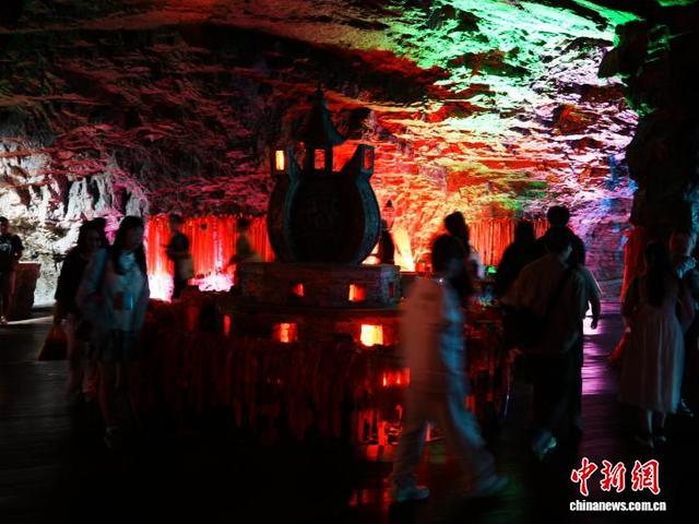 从矿场到片场 贵州朱砂古镇“出镜”又“出圈”