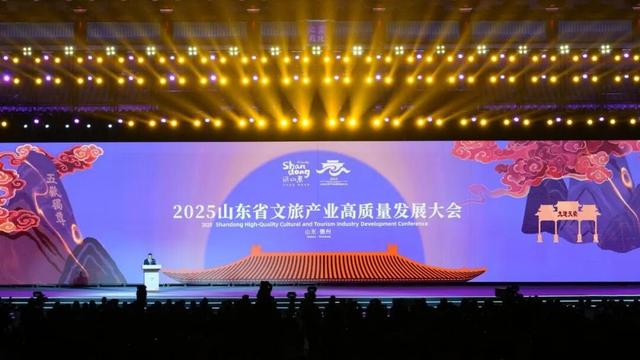 周杰伦山东开演唱会，妻子昆凌打卡欧乐堡！网友：回家请跟杰伦这样安利德州！