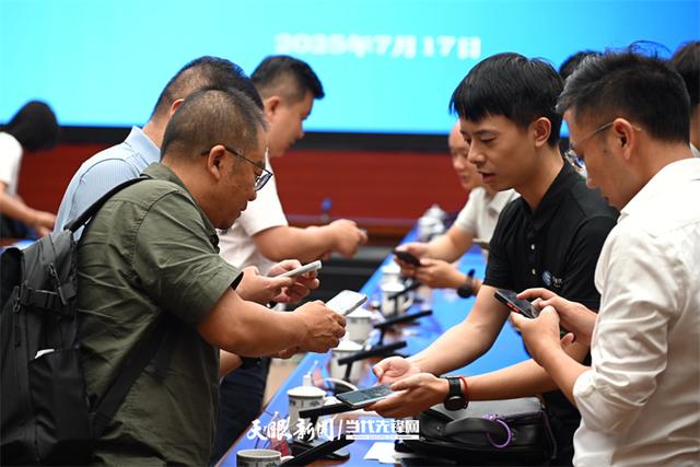 “粤”“贵”越多彩！2025年粤港澳大湾区人工智能优强企业赴黔投资考察见闻