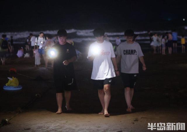 青岛故事·影像丨夜色沙滩 欢乐无限