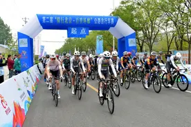 第二届“骑行北京·百里环廊”公路自行车赛启程图片