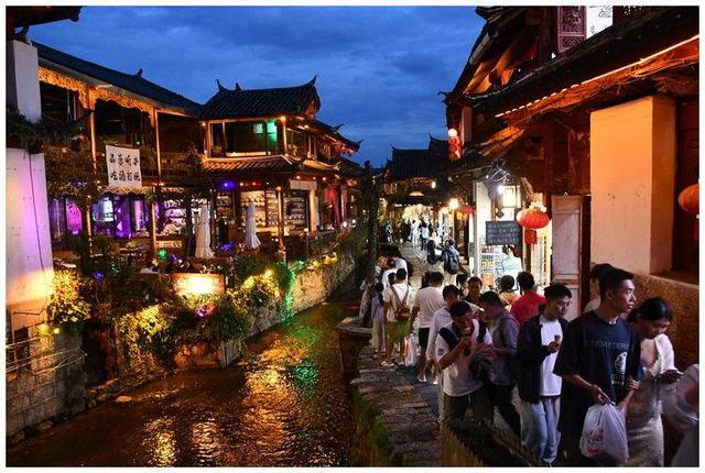 七彩云南之十三：夜走丽江古城 心中五味杂陈