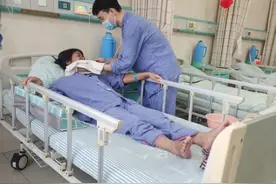 “割肝救妻”10个月后妻子离世，丈夫：我要重新振作起来，照顾好两个孩子图片