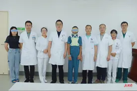 “打断”再拼接！湘雅脊柱侧弯团队让13岁男孩“站直了”图片