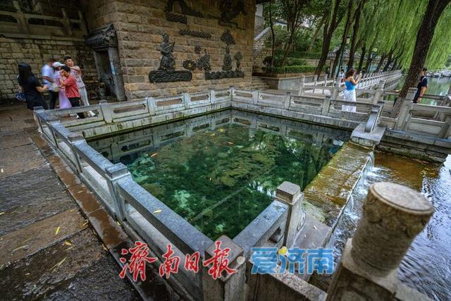 一年四季 泉在济南丨济南黑虎泉水位攀升，夜景迷人引客来