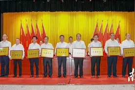 600多单位与个人获表彰！教师节，梅县区大手笔奖优奖先图片