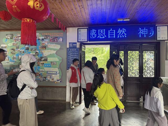 玉水寨暑期游客增多 文化体验与贴心服务成亮点