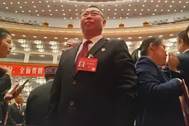 来自东莞的“全国最美司机”走进人民大会堂图片