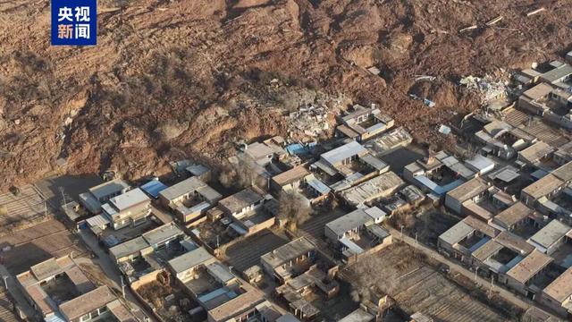 甘肃省永靖县发生滑坡，45户房屋被埋	，因险情发现、预警及时，未造成人员伤亡；滑坡原因仍在调查中