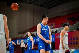 决赛中赢得“湖南德比”，长沙明德男篮问鼎全国总冠军！图片